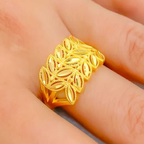 22k-gold-Dazzling Zig-Zag Leaf Ring