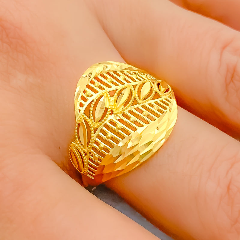 22k-gold-classy-reflective-striped-ring