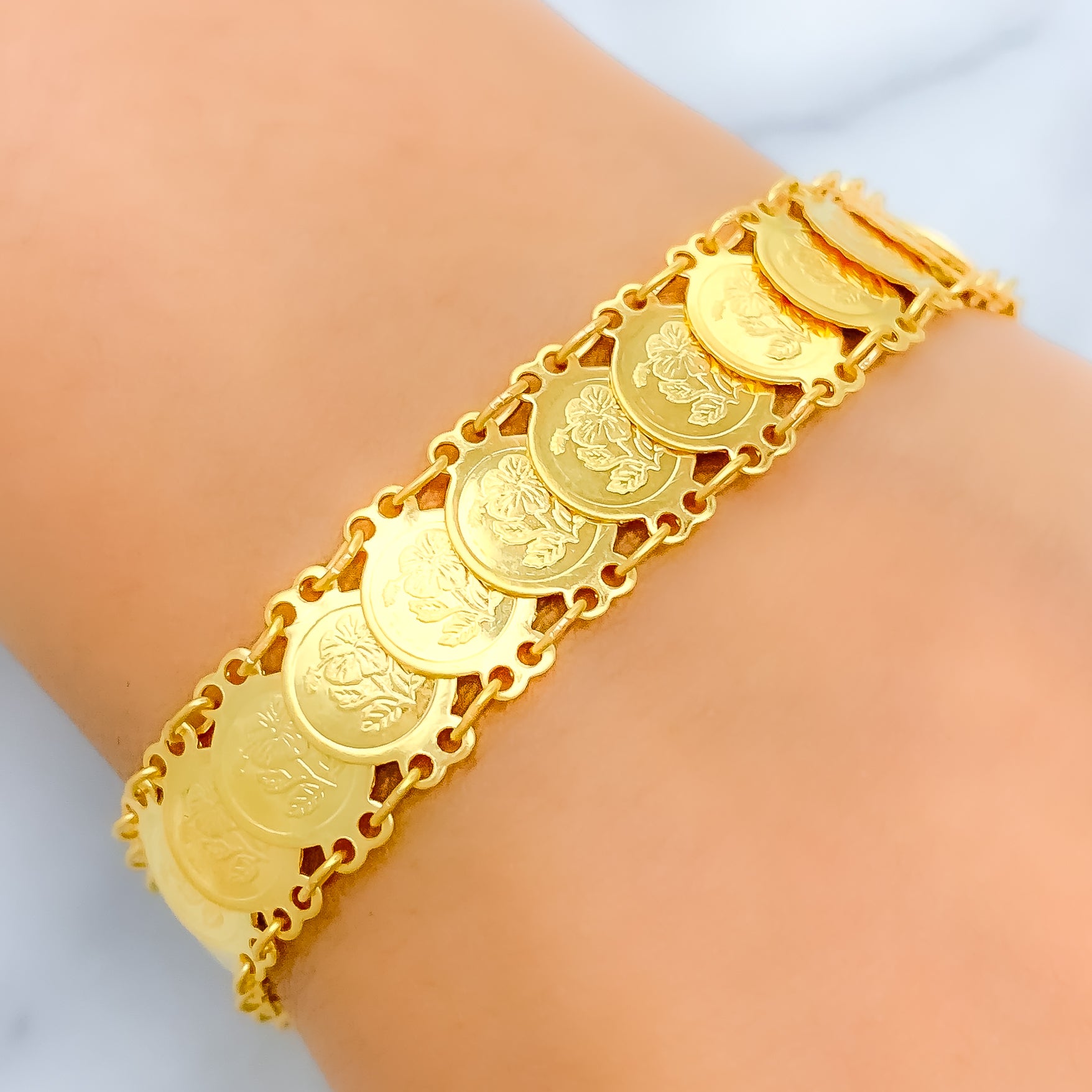 21K Saudi Gold Bracelet size 8 Kadena Style size◾Last stock‼️, Women's  Fashion, Jewelry & Organizers, Bracelets on Carousell