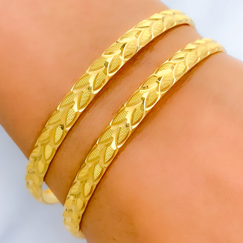 22k-gold-Mod Engraved Leaf Adorned Bangles