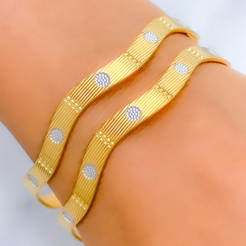 22k-gold-Fashionable Wavy Dotted Bangles