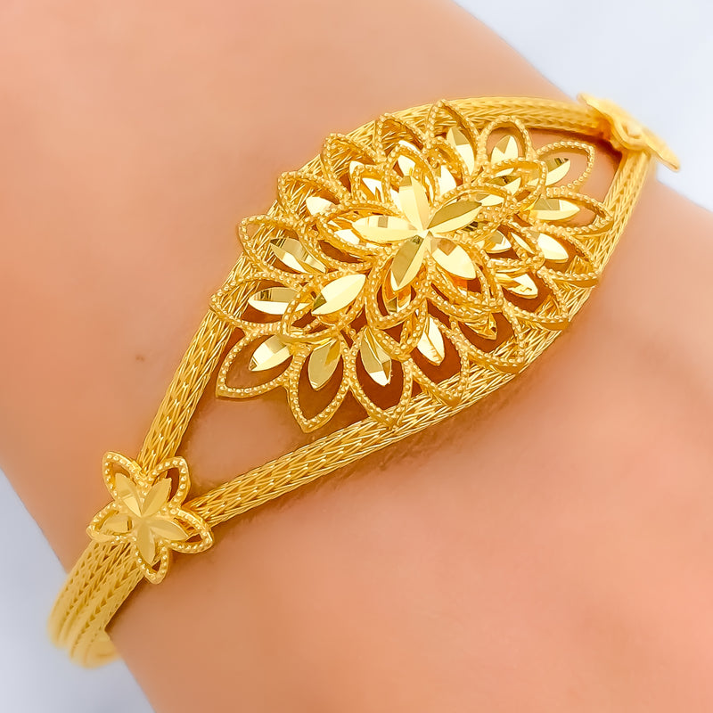 22k-gold-bold-jazzy-flower-bangle-bracelet