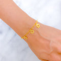 22k-gold-tasteful-flower-bracelet