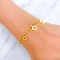22k-gold-tasteful-flower-bracelet