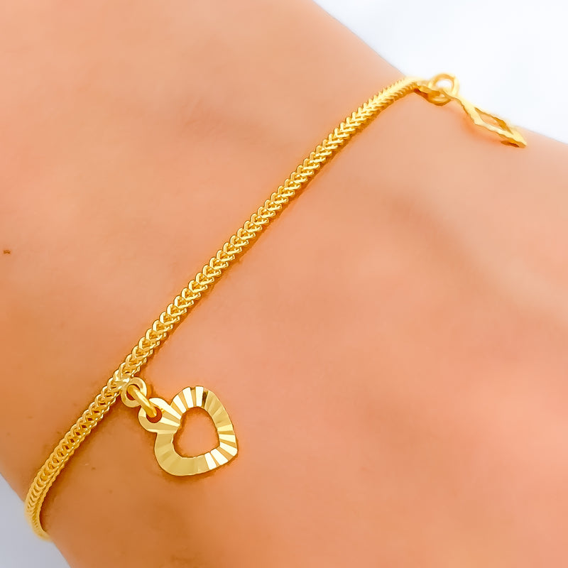 22k-gold-delightful-lightweight-bracelet