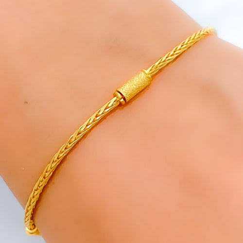 22k-gold-delicate-noble-bracelet
