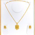 Palatial Reflective Striped 22k Gold Pendant Set