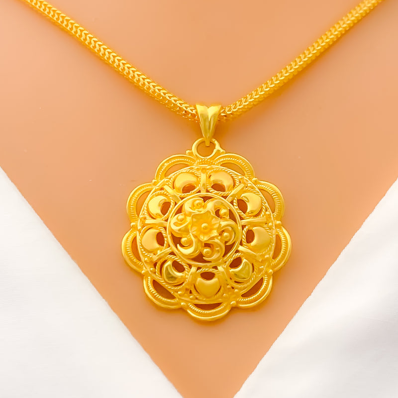 beautiful-intricate-22k-gold-pendant