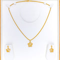 Graceful Star 22k Gold Pendant Set