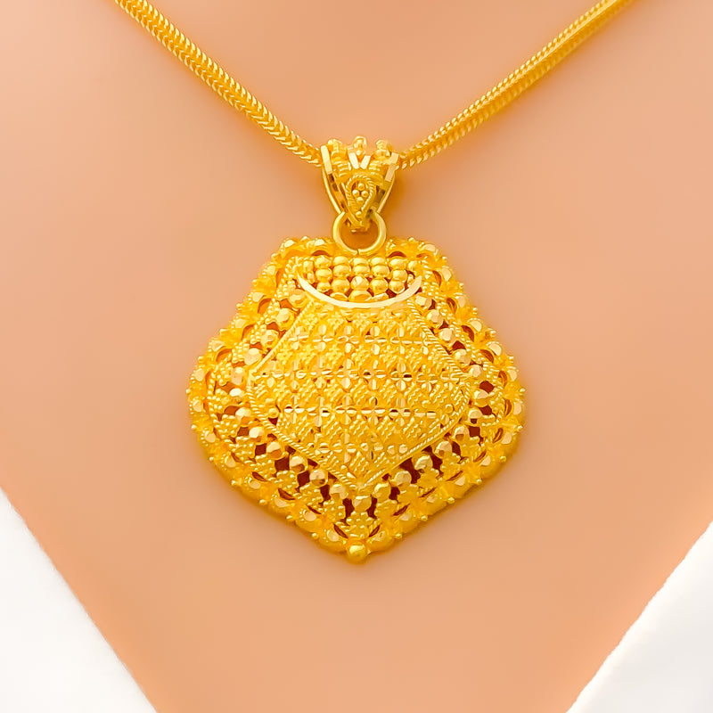 22k-gold-traditional-engraved-upscale-pendant