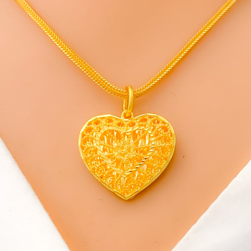22k-gold-Reflective Evergreen Heart Pendant