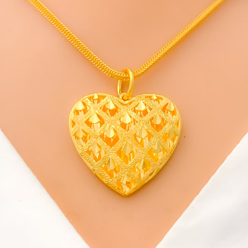 22k-gold-radiant-mesh-heart-pendant