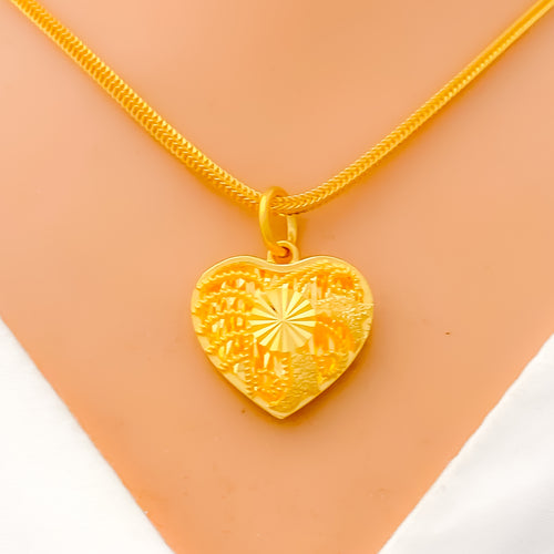 22k-gold-dazzling-mesh-heart-pendant