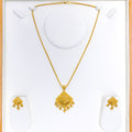 22k-gold-luxurious-fashionable-pendant-set