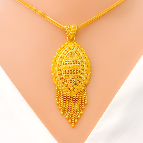 22k-gold-striking-dainty-pendant-set
