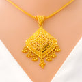 22k-gold-luxurious-fashionable-pendant-set