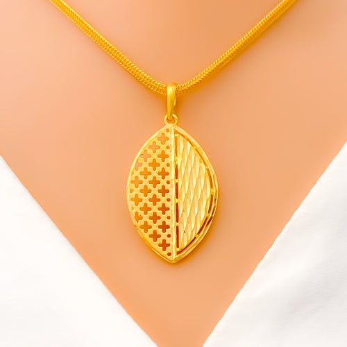 22k-gold-Reflective Leaf Cutwork Pendant Set