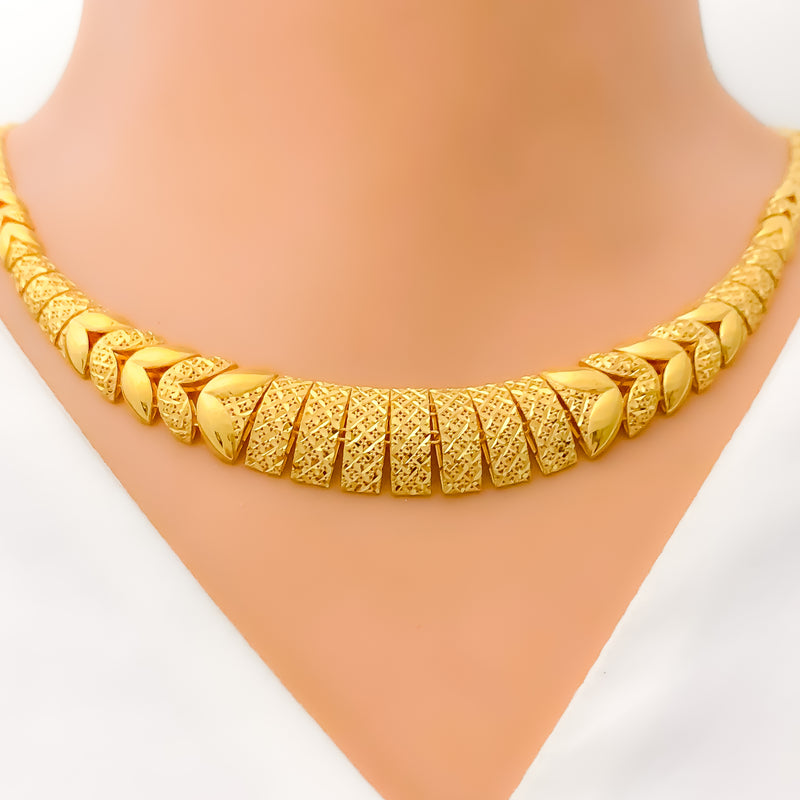 22k-gold-Reflective Alternating Leaf Adorned Necklace Set