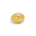 Graceful Leaf Accented Mesh Ring