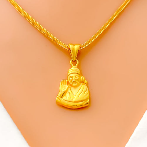 22k-gold-petite-fashionable-pendant