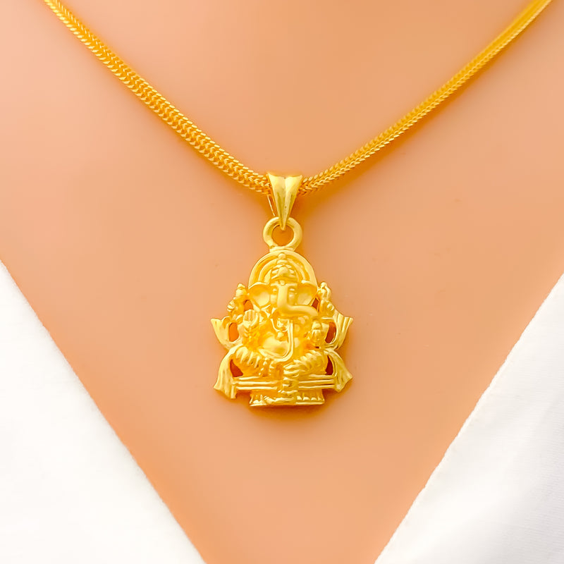 22k-gold-etched-ganesh-pendant