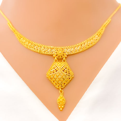 Exclusive Classy Diamond Shape Necklace Set