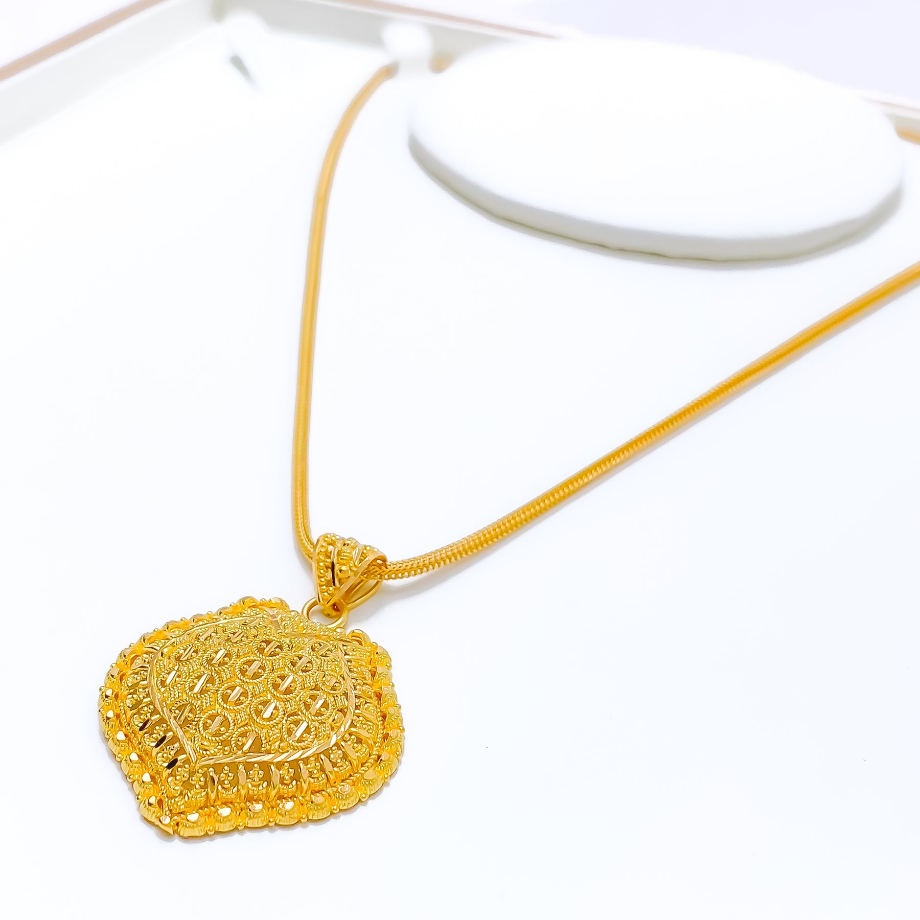 Decorative Checkered 22k Gold Heart Pendant – Andaaz Jewelers