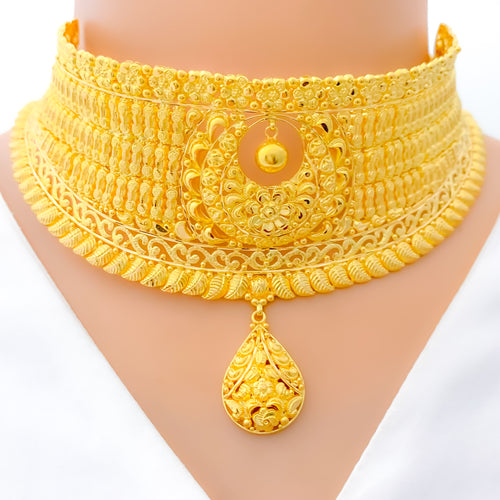 22k-gold-Radiant Chand Adorned Choker Set