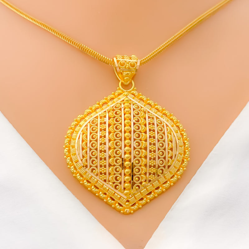 22k-gold-reflective-symmetrical-striped-pendant-set