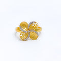 22k-gold-tasteful-flower-ring