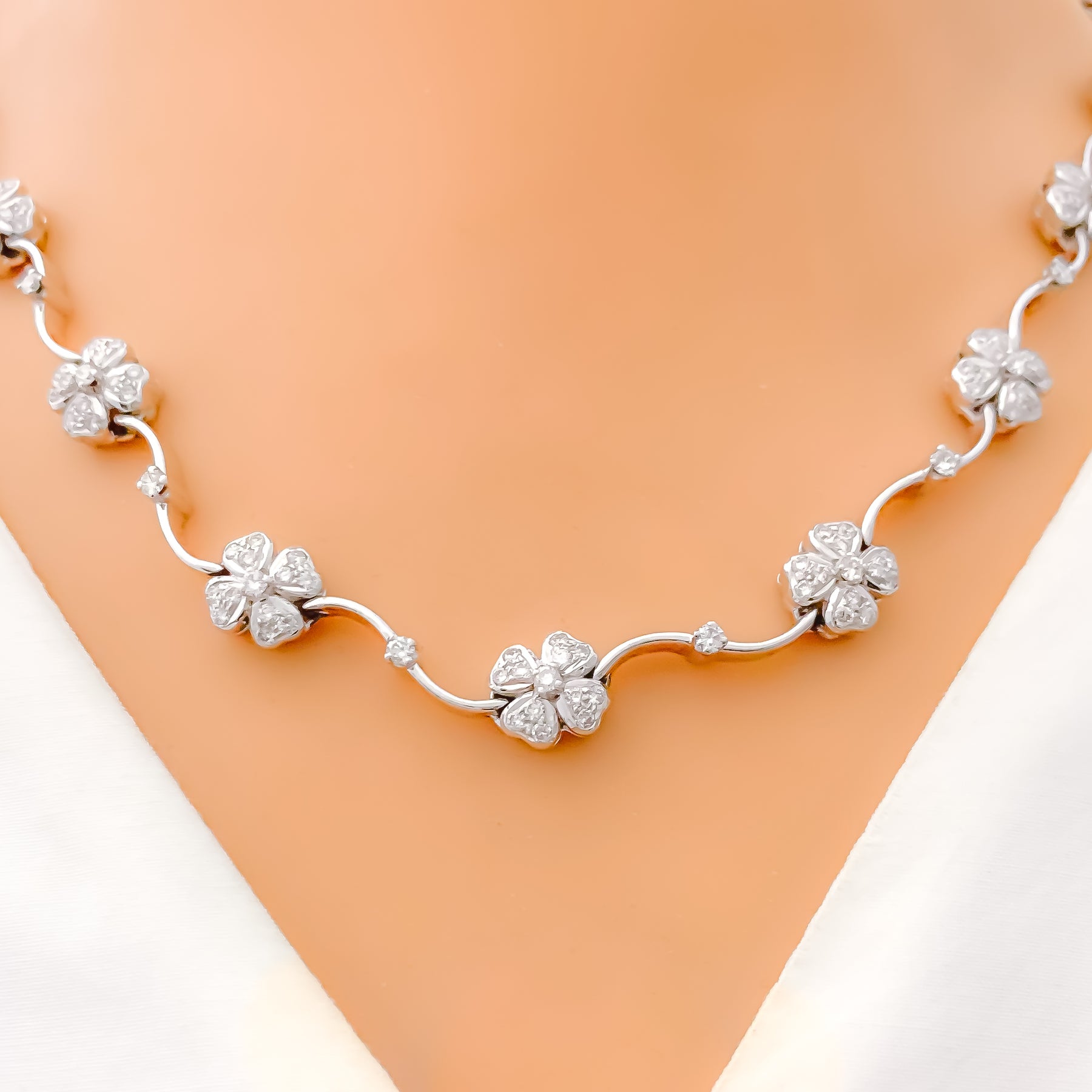 Beautiful Floral Vine Diamond 18k Gold Necklace Set – Andaaz