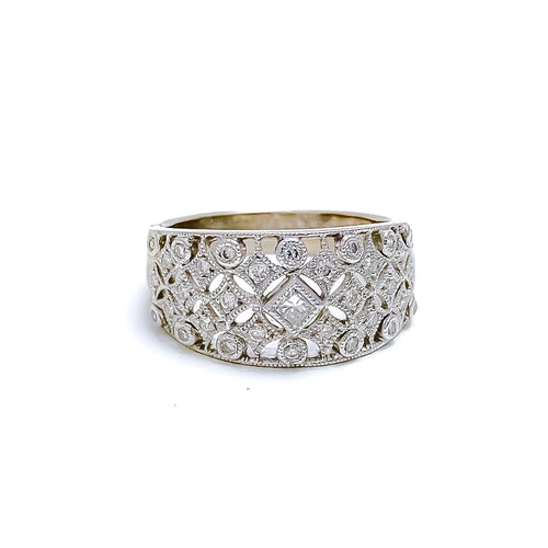 Exclusive Palatial Diamond + 18k Gold Ring