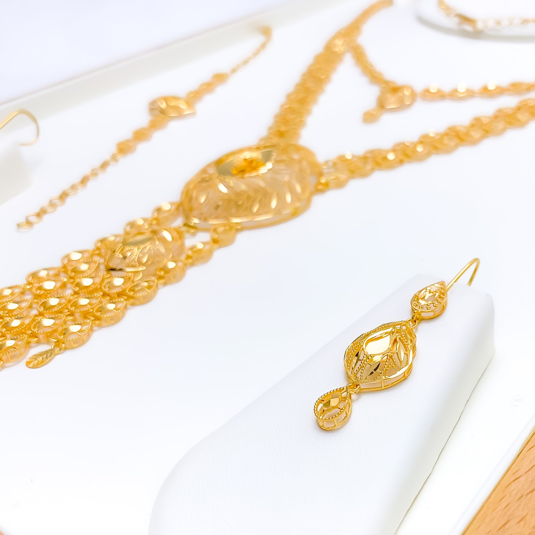 Stylish Ethereal 5-Piece 21k Gold Necklace Set – Andaaz Jewelers