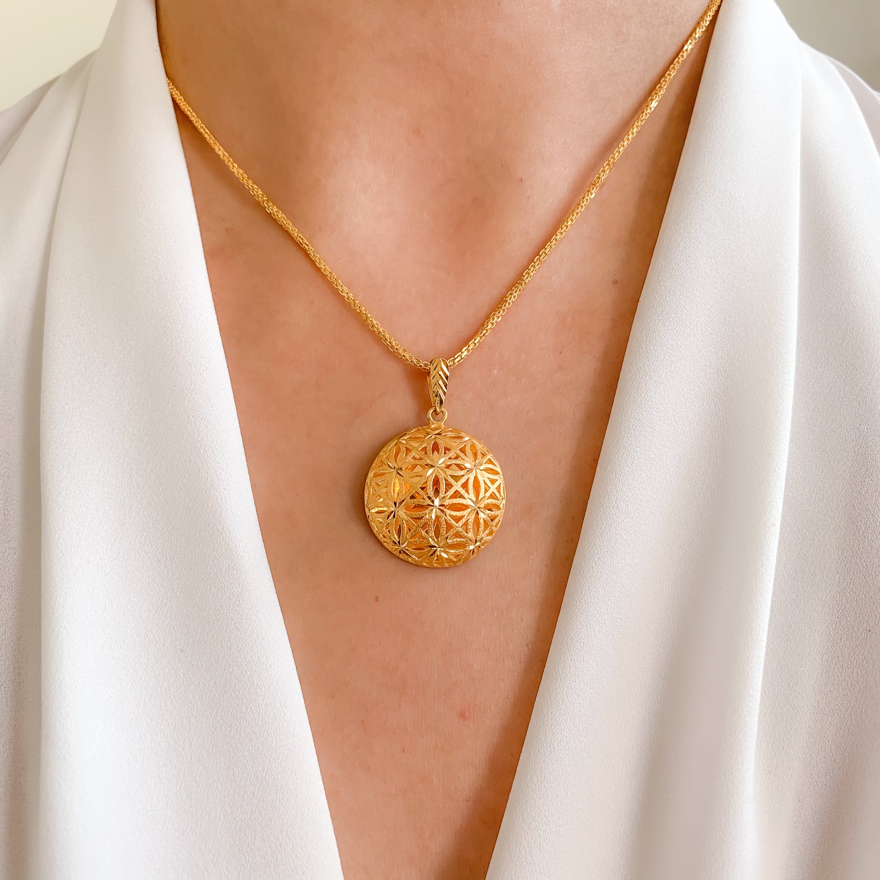 Round Zali Dome Pendant – Andaaz Jewelers