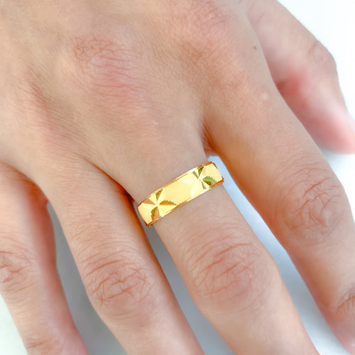 Fancy Star Cut Gold Band