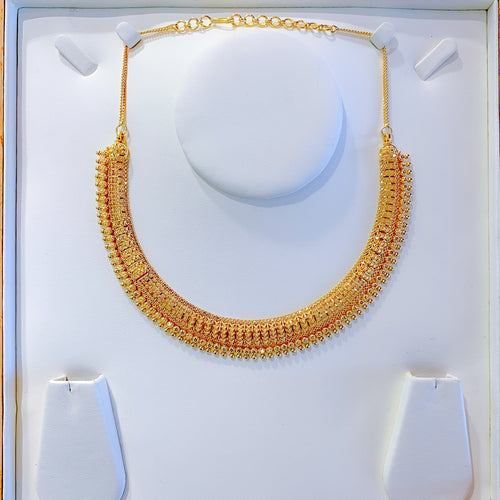 Elegant collar style necklace