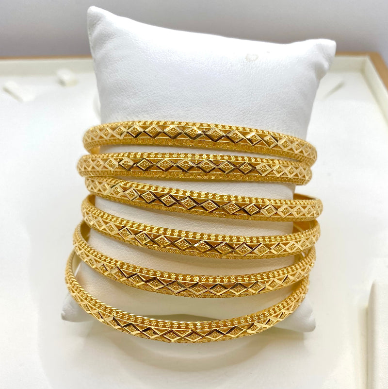 Lovely set of 6 bangles
